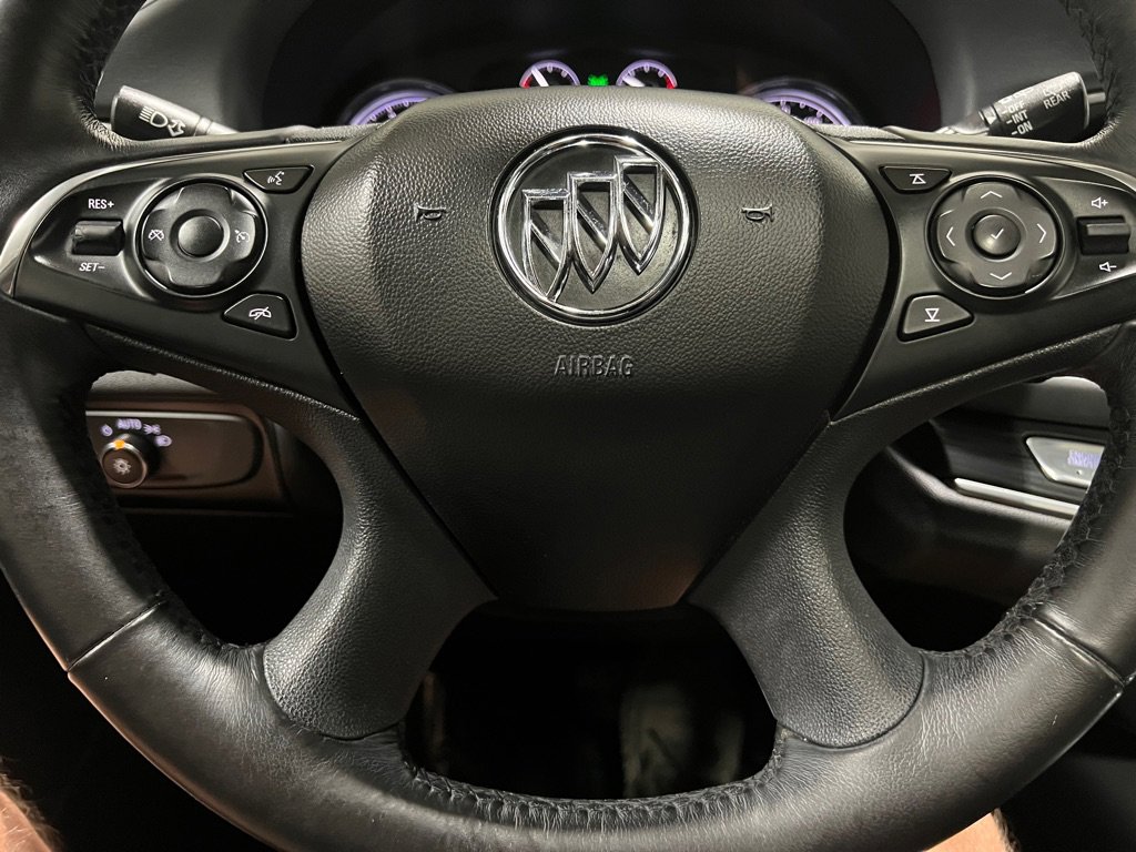 Used 2018 Buick Enclave Essence image 6