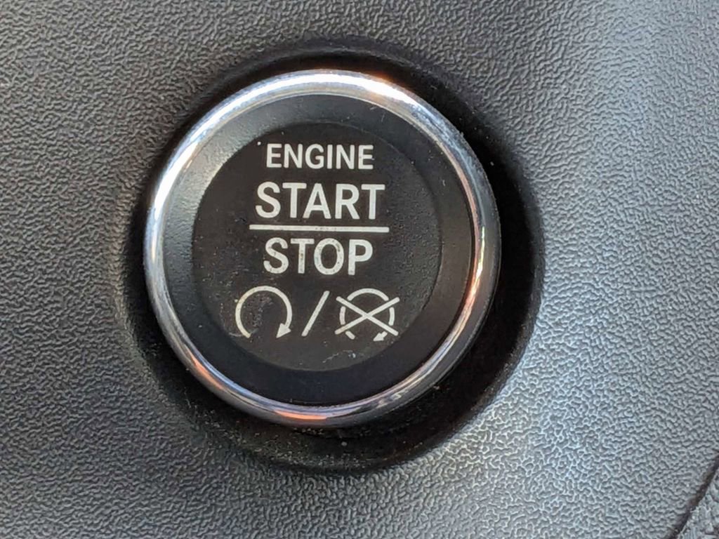 Used 2014 Dodge Challenger SXT RWD image 30