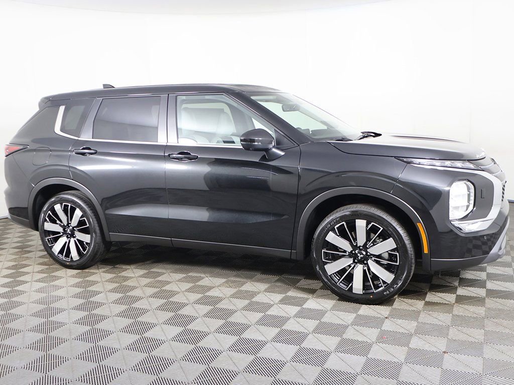 New 2025 Mitsubishi Outlander SE image 21