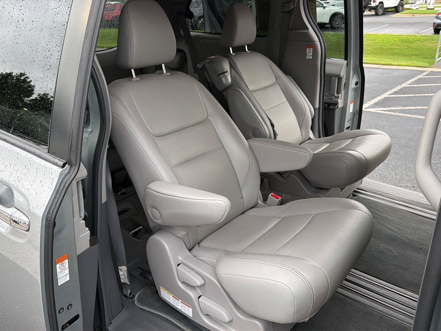 Used 2019 Toyota Sienna XLE Premium FWD image 14