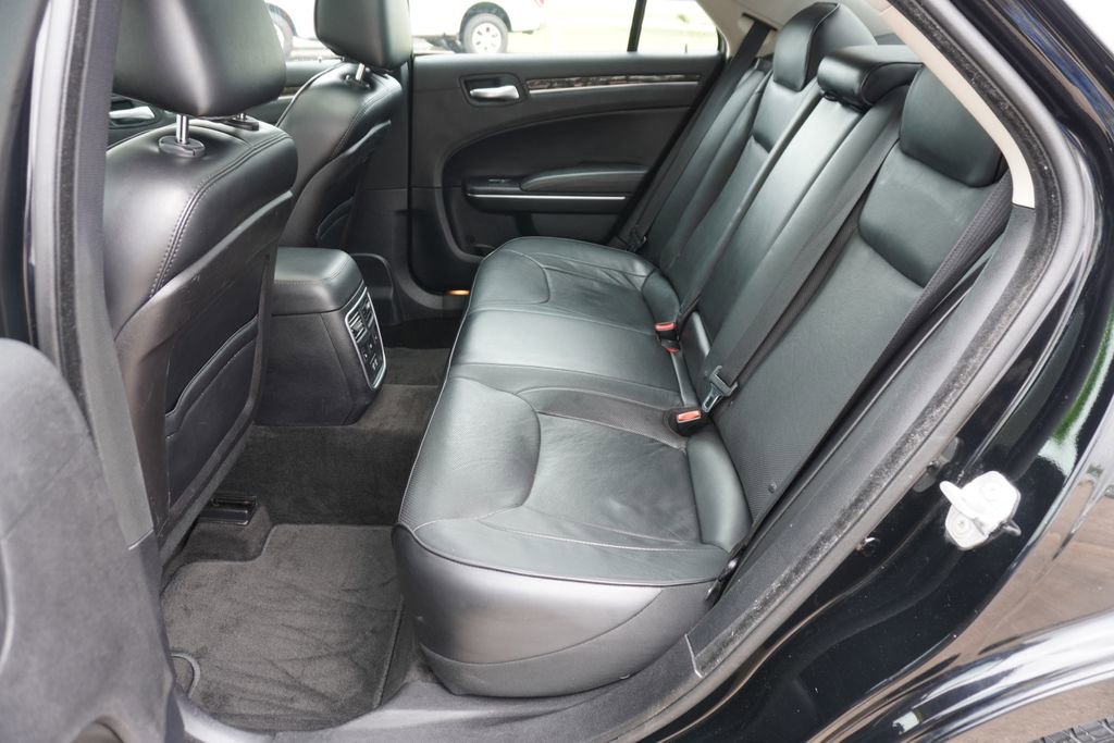 Used 2016 Chrysler 300 C RWD image 18