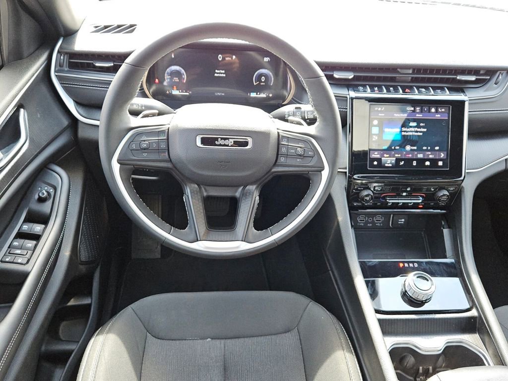 Used 2025 Jeep Grand Cherokee Laredo X w/ Luxury Tech Group I image 12