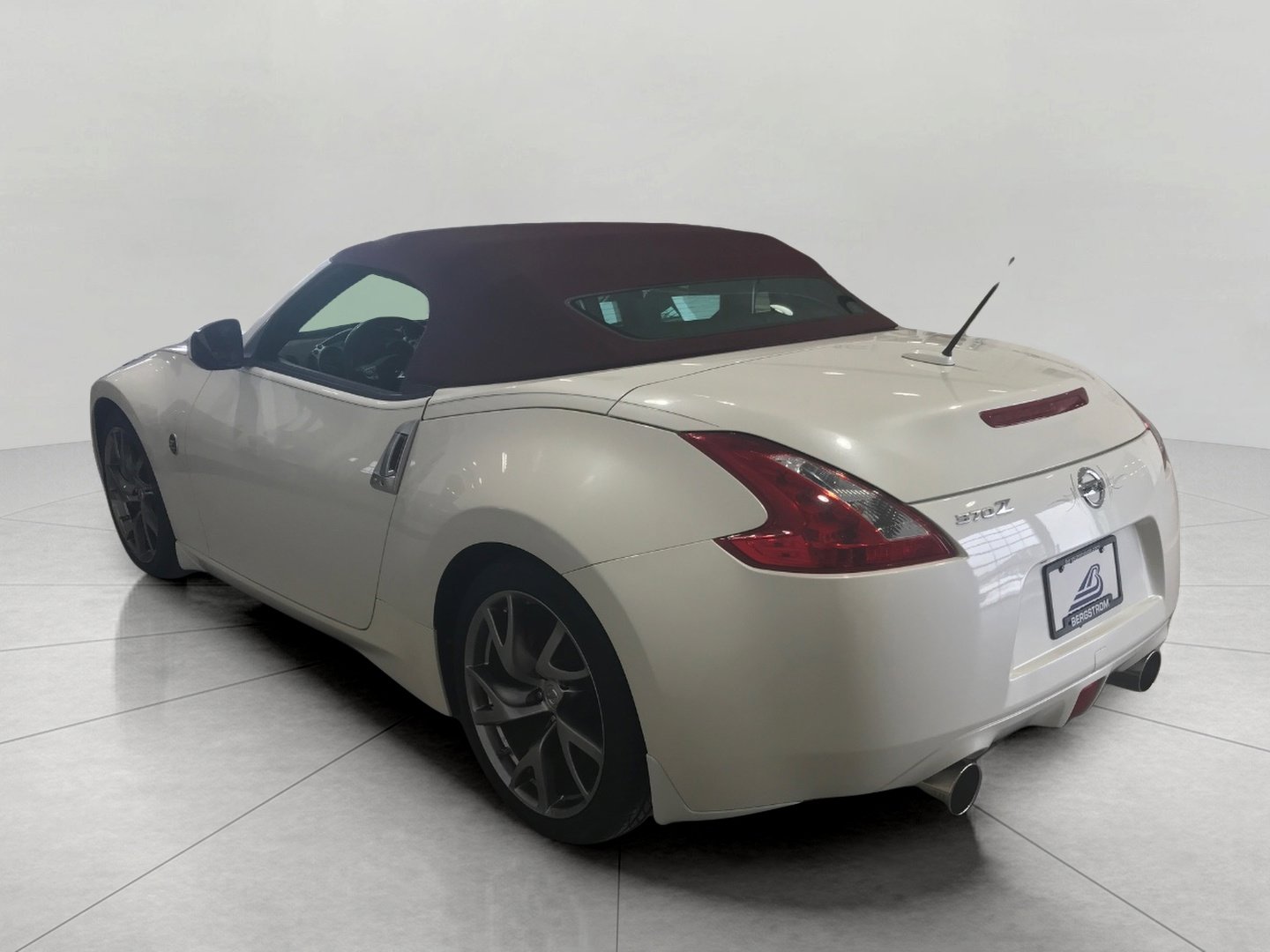 Used 2014 Nissan 370Z Touring w/ Sport Package image 8