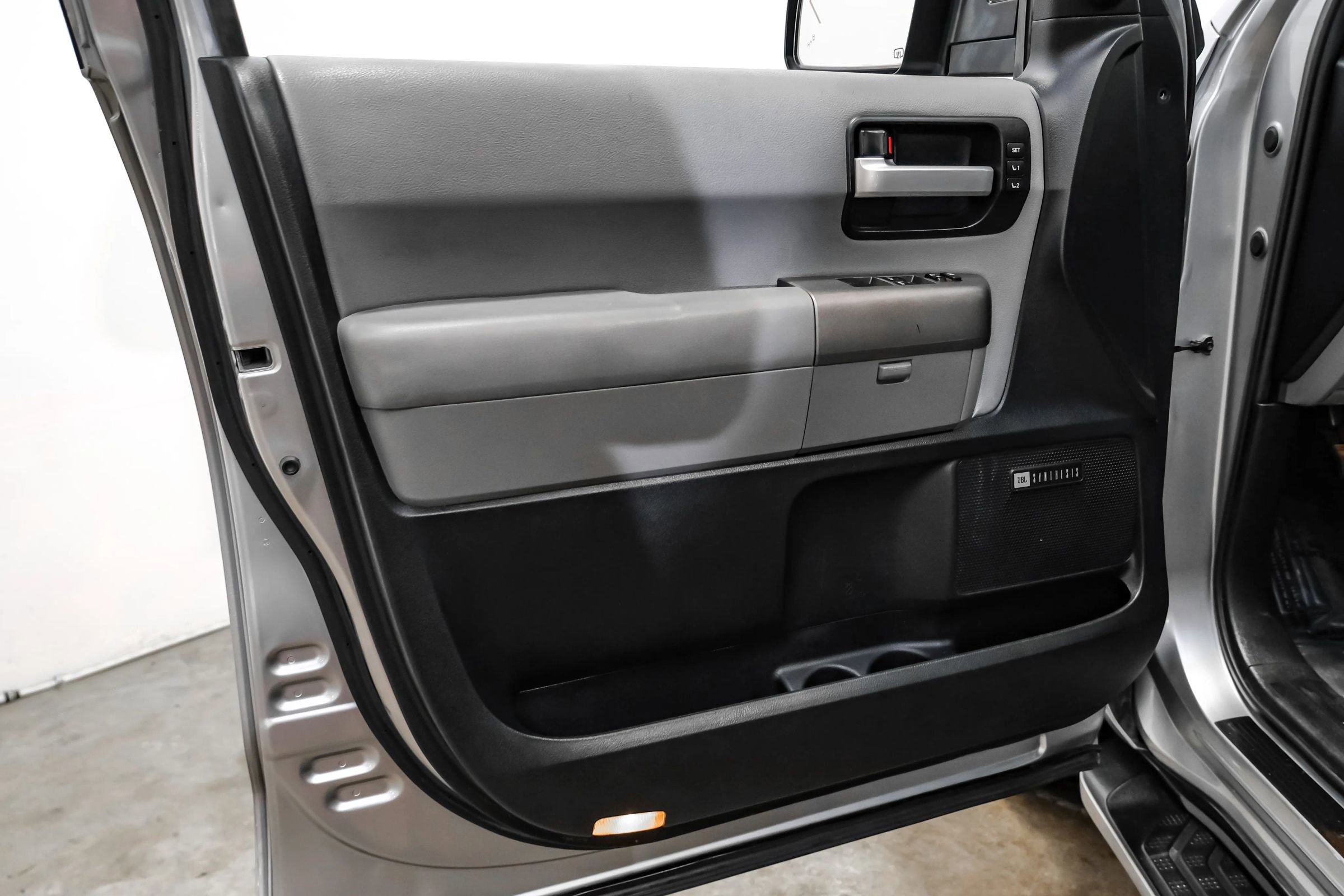 Used 2013 Toyota Sequoia Limited RWD image 38