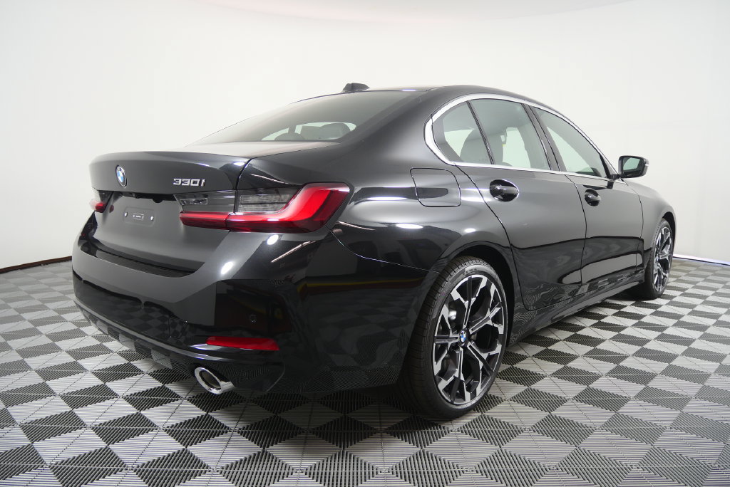 New 2026 BMW 330i Sedan w/ Premium Package RWD image 4
