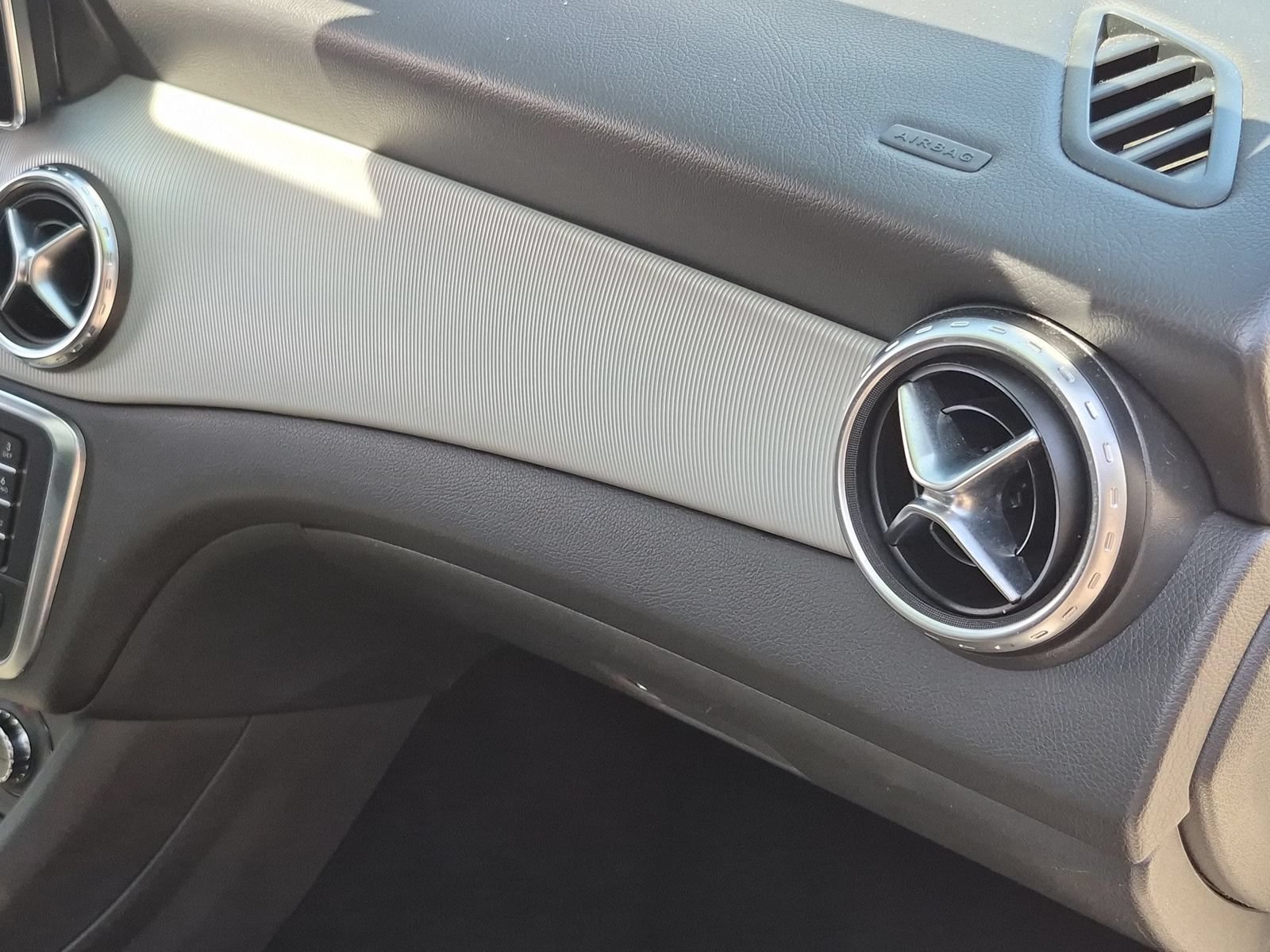Used 2016 Mercedes-Benz GLA 250 4MATIC image 33