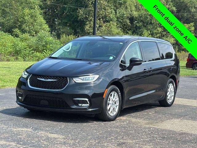 Used 2023 Chrysler Pacifica Touring-L FWD image 32
