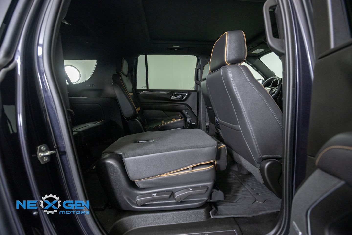 Used 2023 GMC Yukon XL AT4 w/ AT4 Premium Package AWD/4WD image 43