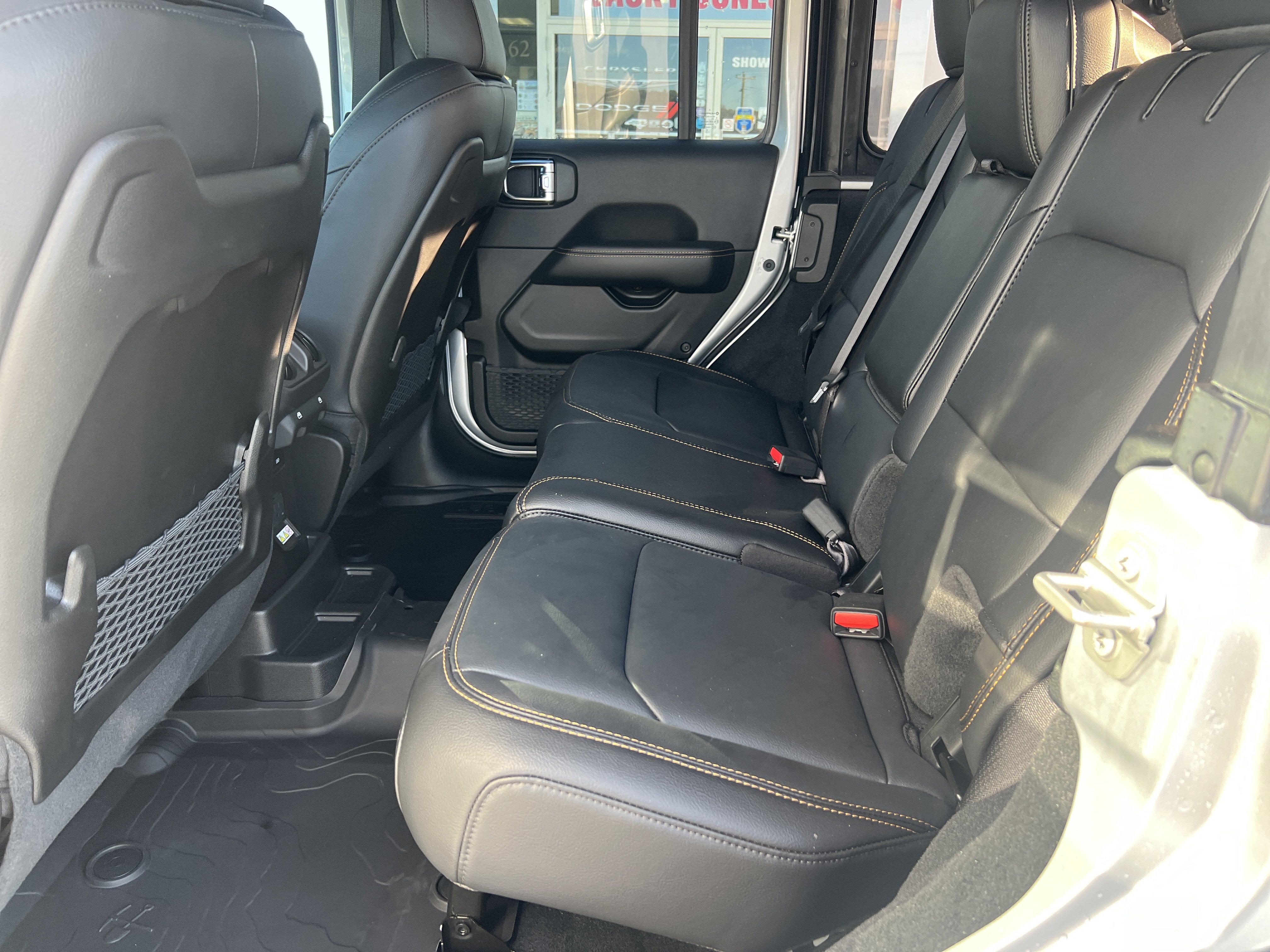 Used 2024 Jeep Wrangler Sahara image 11