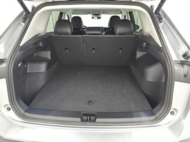 Used 2025 Volkswagen Tiguan SE AWD/4WD image 30