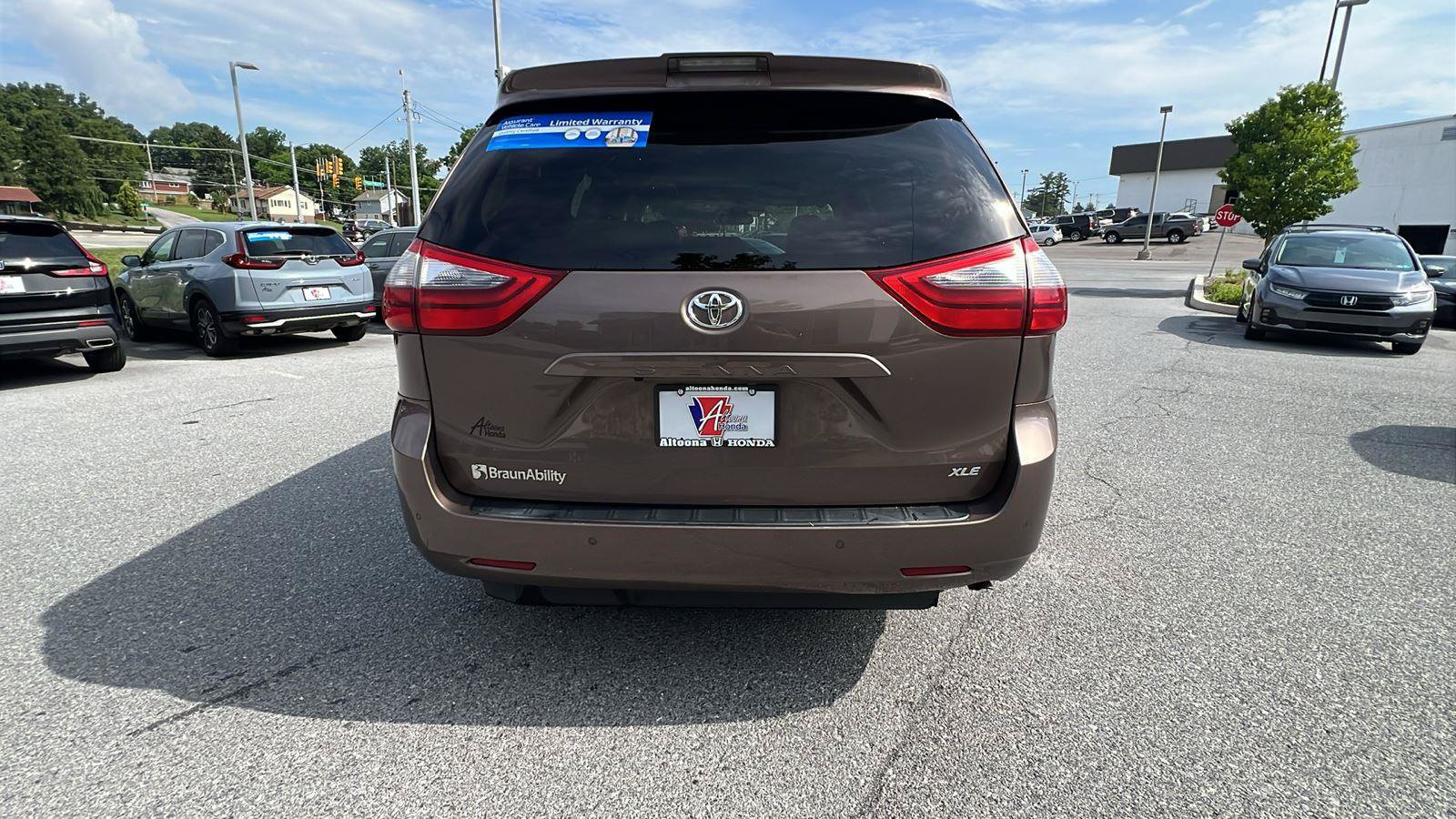 Used 2020 Toyota Sienna XLE w/ XLE Navigation Package FWD image 5