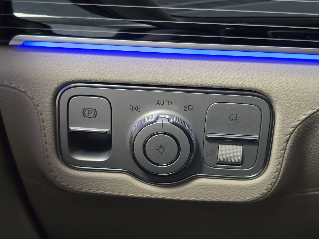 Used 2024 Mercedes-Benz GLS 580 GLS 580 image 36