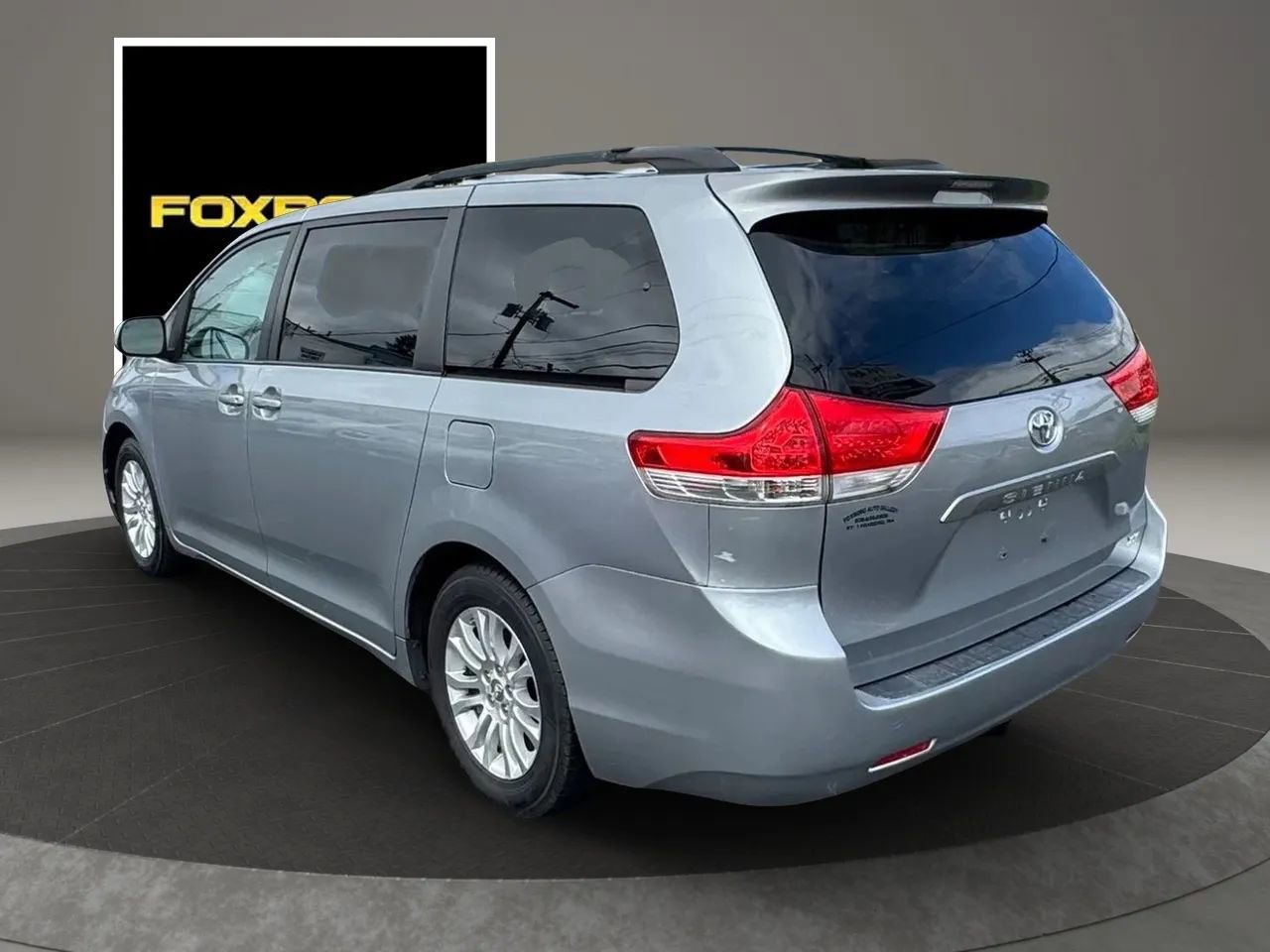 Used 2013 Toyota Sienna XLE FWD image 7