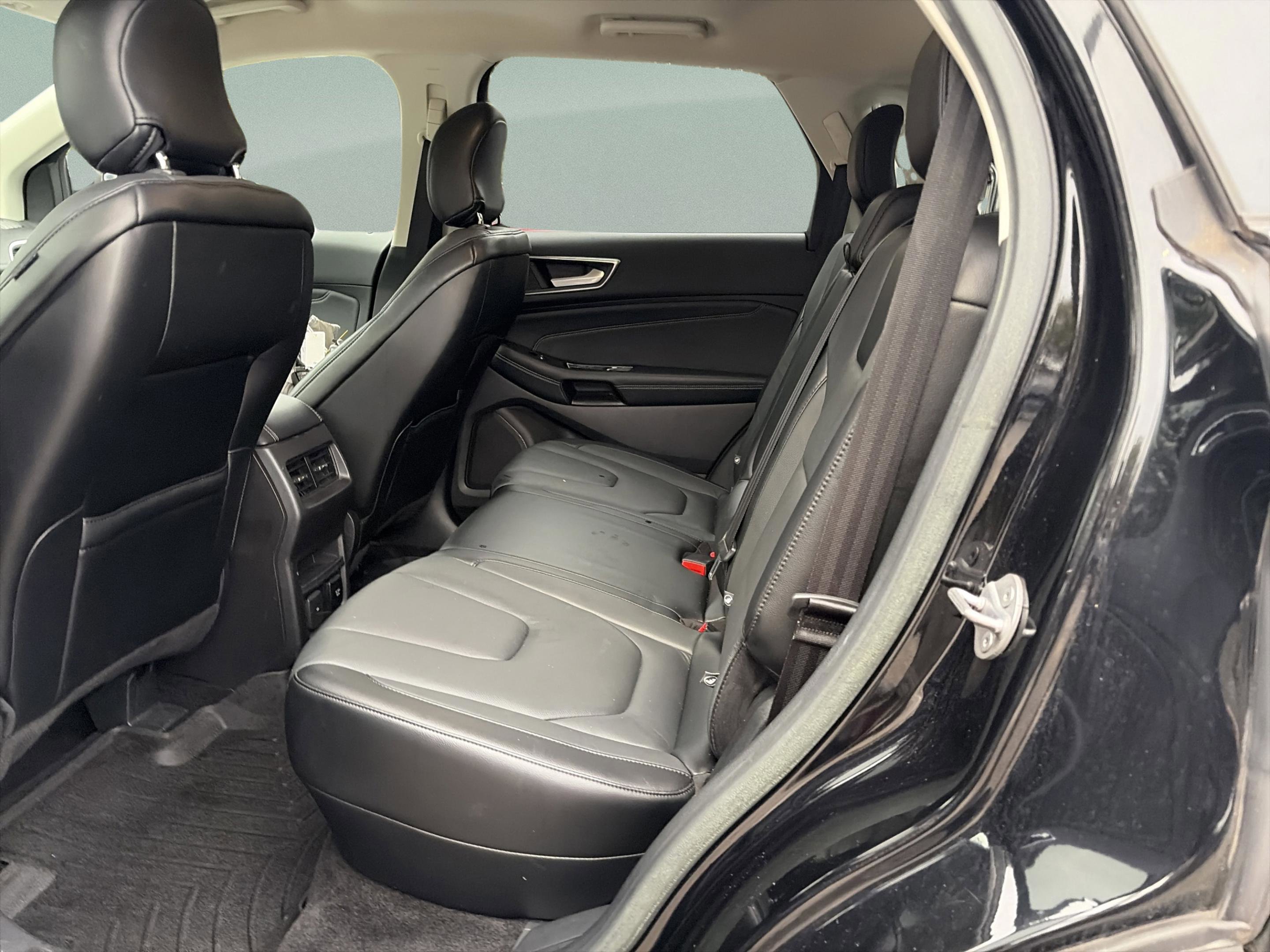 Used 2018 Ford Edge Titanium w/ Technology Package image 15