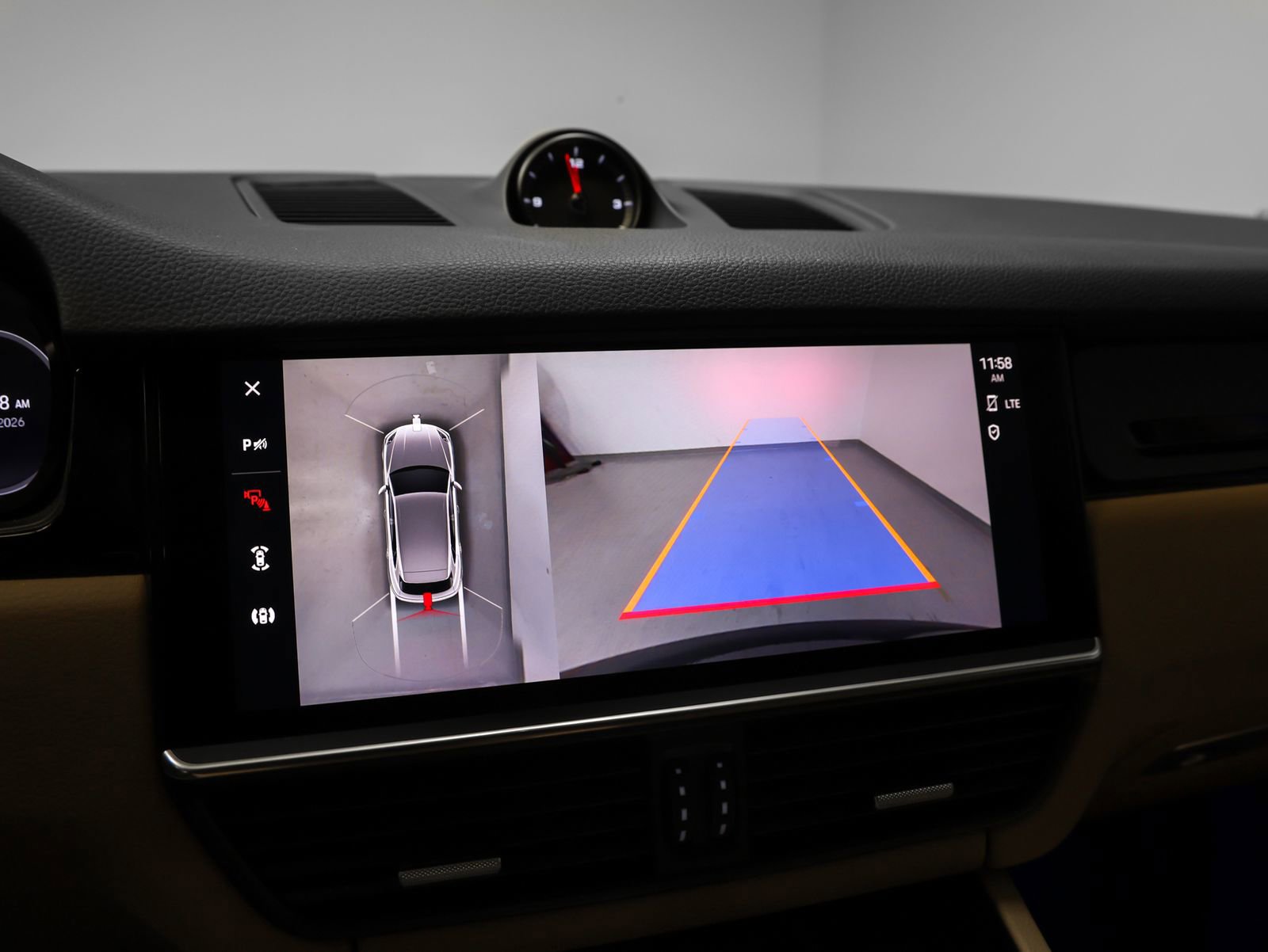 Certified 2023 Porsche Cayenne AWD/4WD image 35