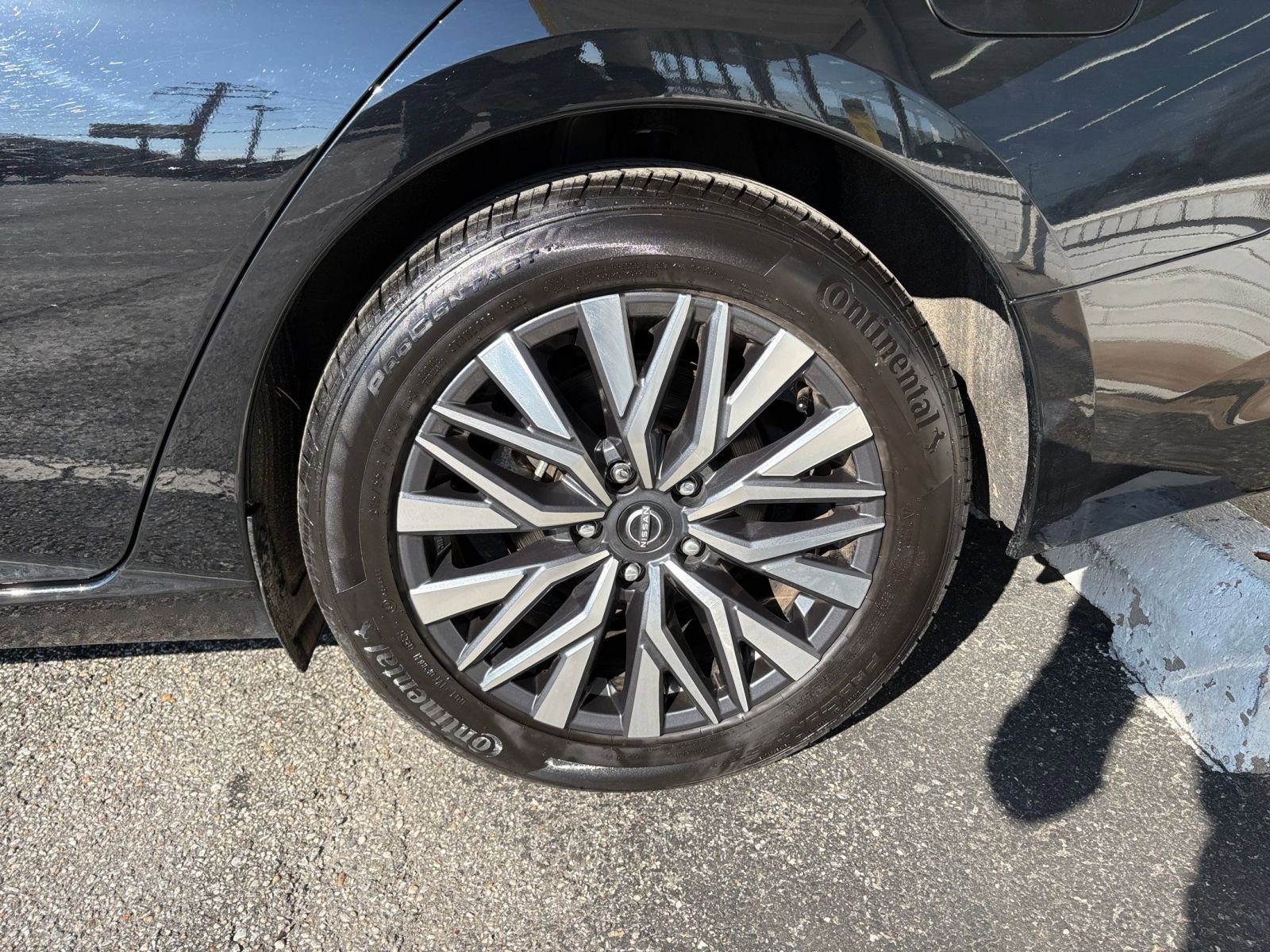 Used 2025 Nissan Altima 2.5 SV FWD image 30