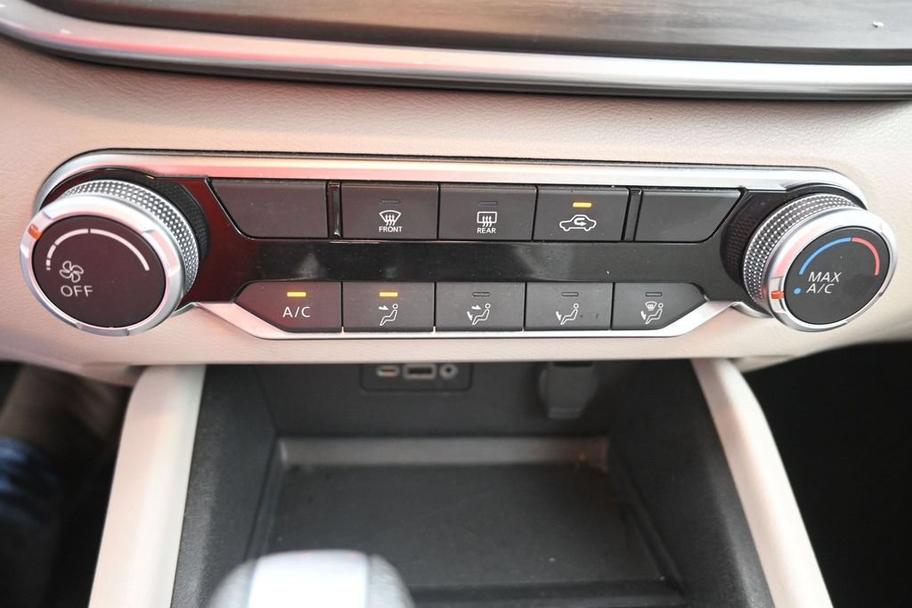 Used 2025 Nissan Altima 2.5 SV FWD image 9