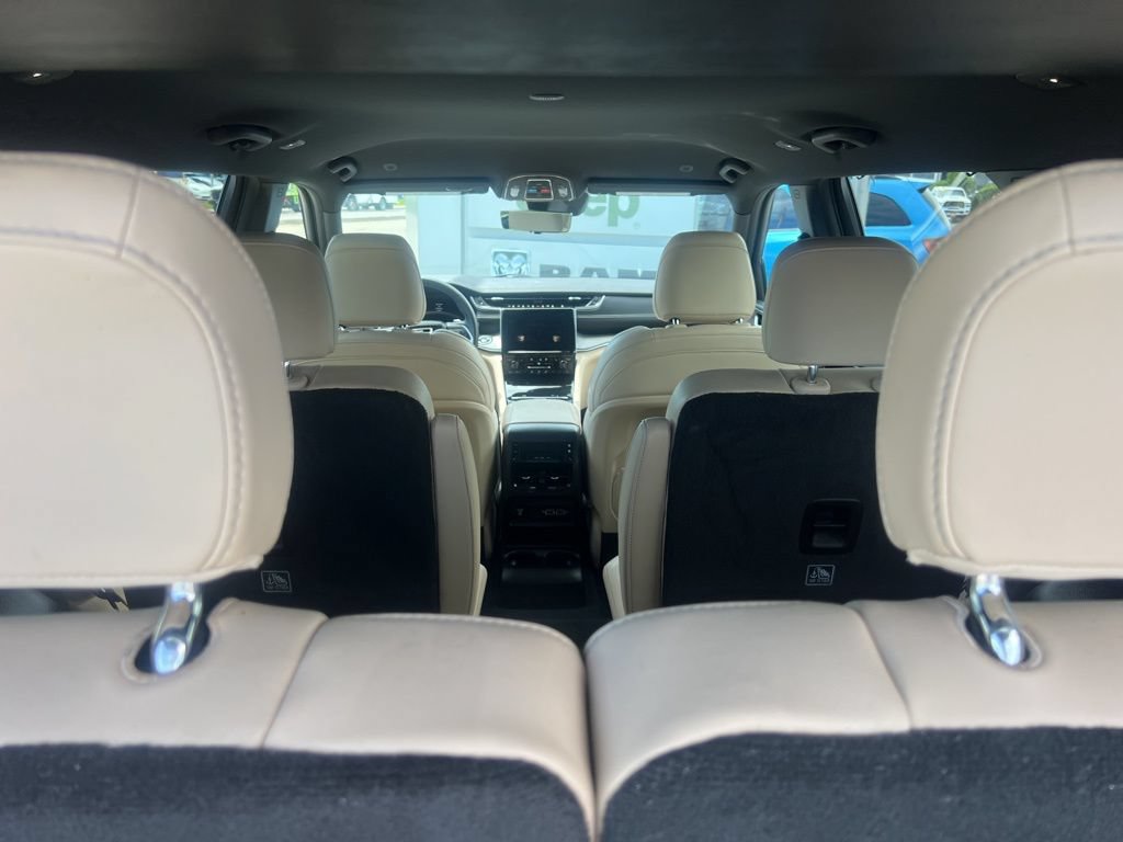 Used 2023 Jeep Grand Cherokee L Limited w/ Luxury Tech Group II AWD/4WD image 53