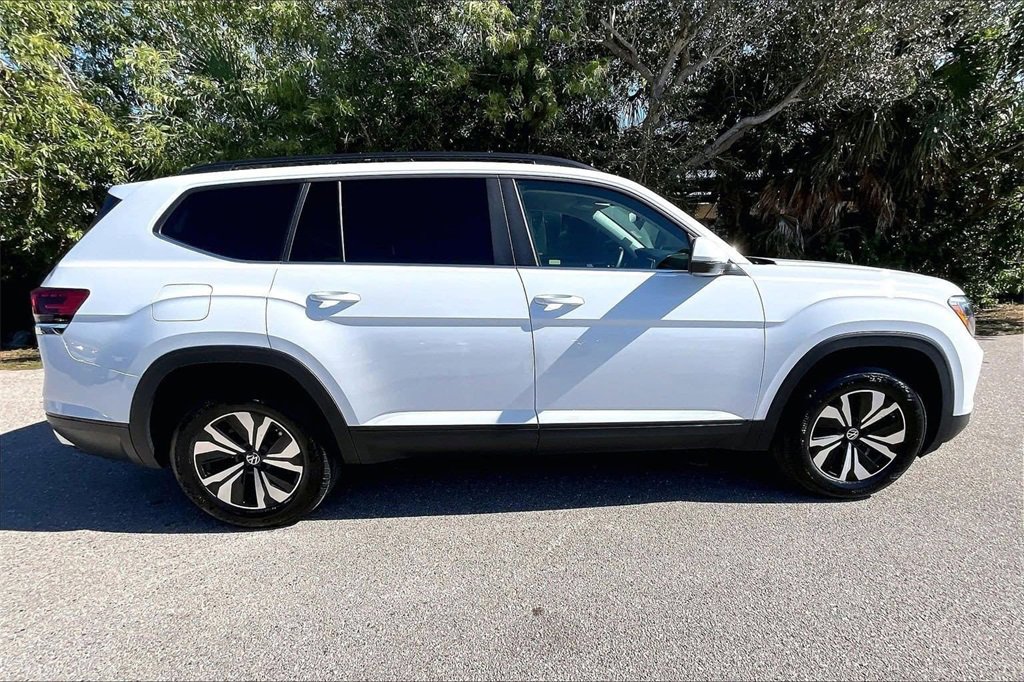 Certified 2024 Volkswagen Atlas SE image 4