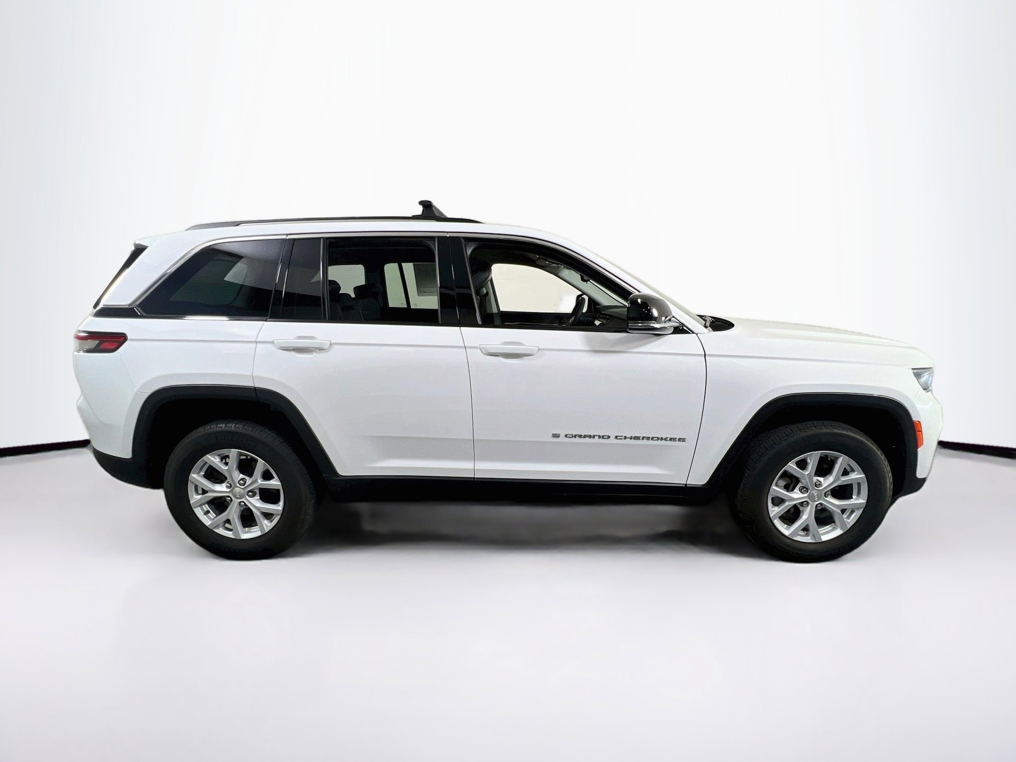 Used 2023 Jeep Grand Cherokee Limited image 4