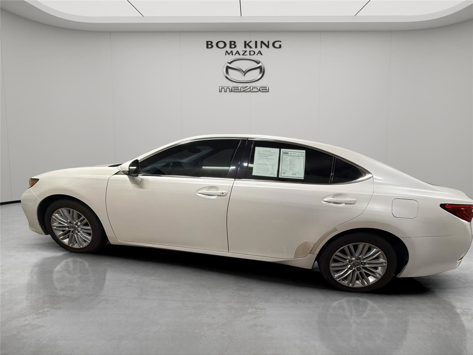 Used 2013 Lexus ES 350 w/ Luxury Pkg FWD image 2