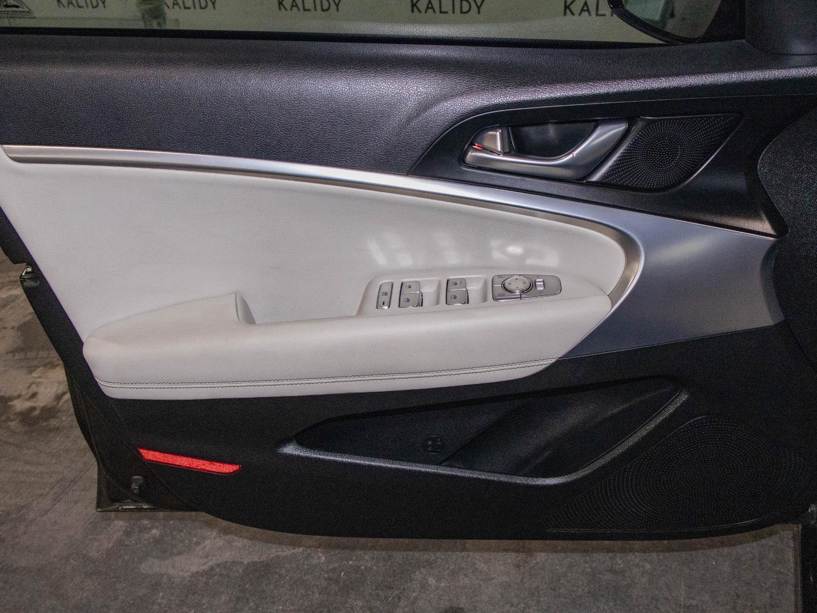 Used 2024 Genesis G70 2.5T image 4