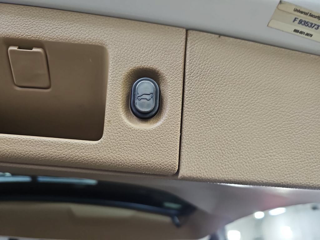 Used 2019 Cadillac Escalade Platinum AWD/4WD image 18