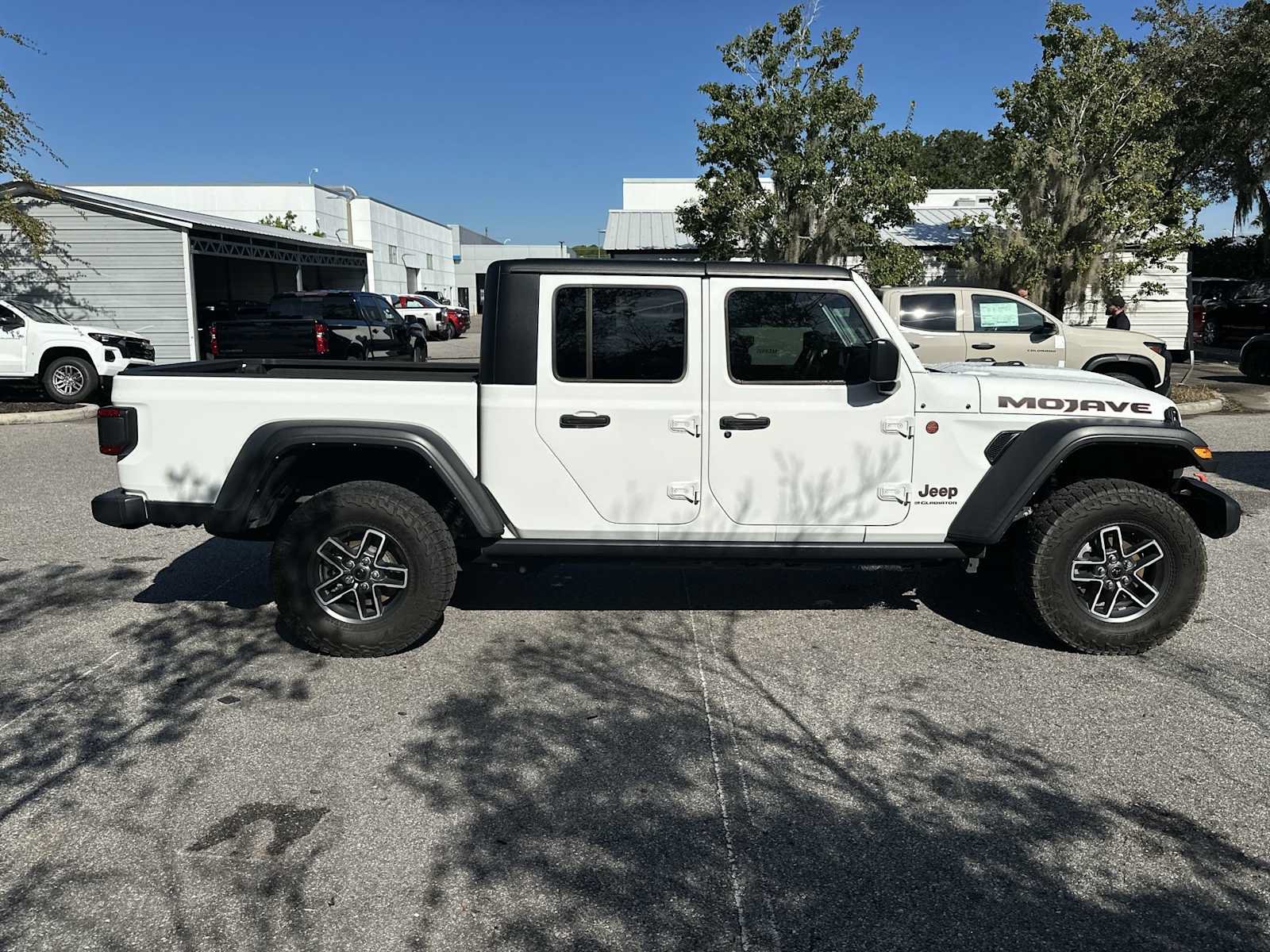 Used 2024 Jeep Gladiator Mojave AWD/4WD image 7