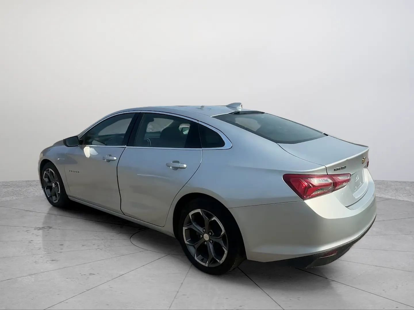Used 2021 Chevrolet Malibu LT image 3