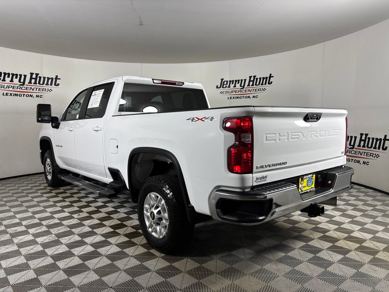 Used 2025 Chevrolet Silverado 2500 LT w/ Convenience Package AWD/4WD image 6
