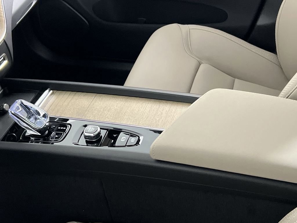 New 2026 Volvo XC60 B5 Plus w/ Climate Package image 18