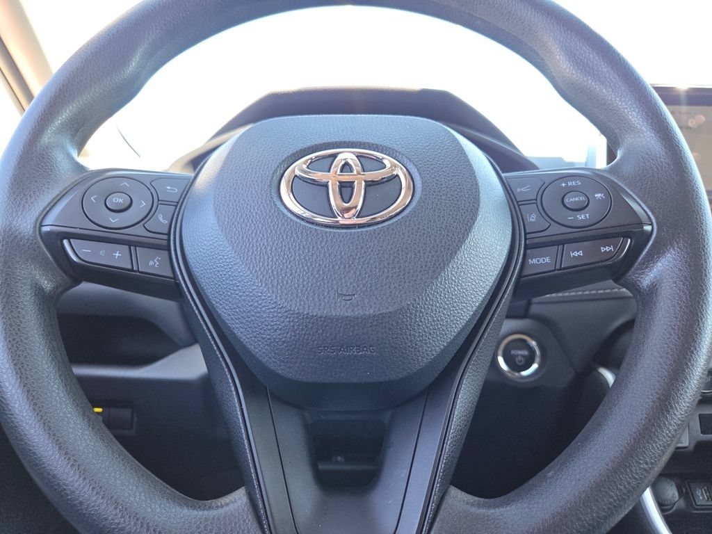 Used 2024 Toyota RAV4 XLE AWD/4WD image 32
