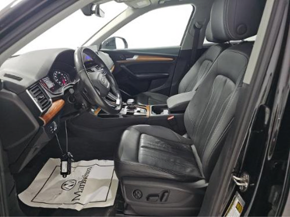Used 2023 Audi Q5 2.0T Premium w/ Convenience Package AWD/4WD image 4