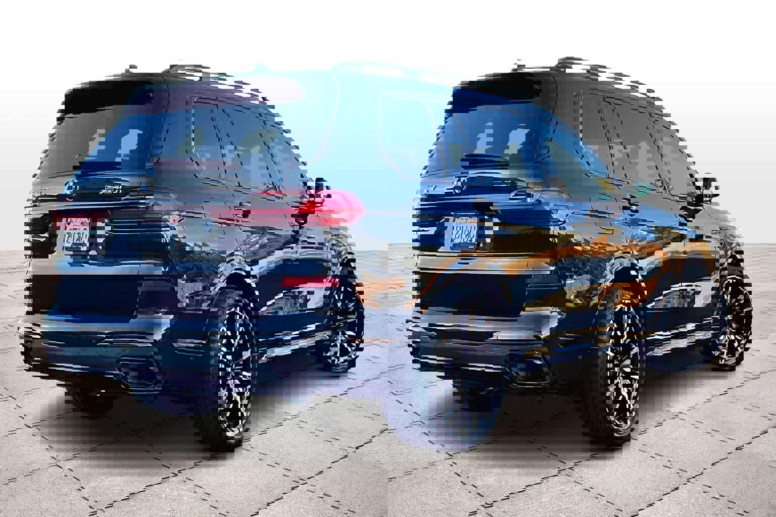 Used 2022 BMW X7 xDrive40i w/ M Sport Package image 16