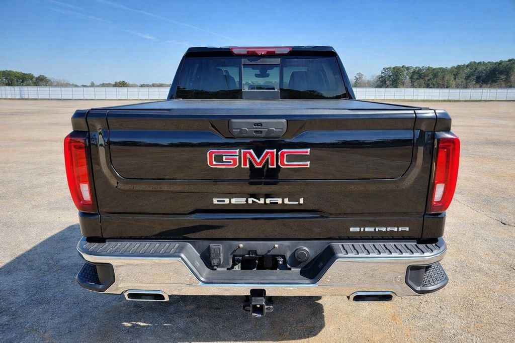 Used 2021 GMC Sierra 2500 Denali w/ Denali Black Diamond Edition image 5