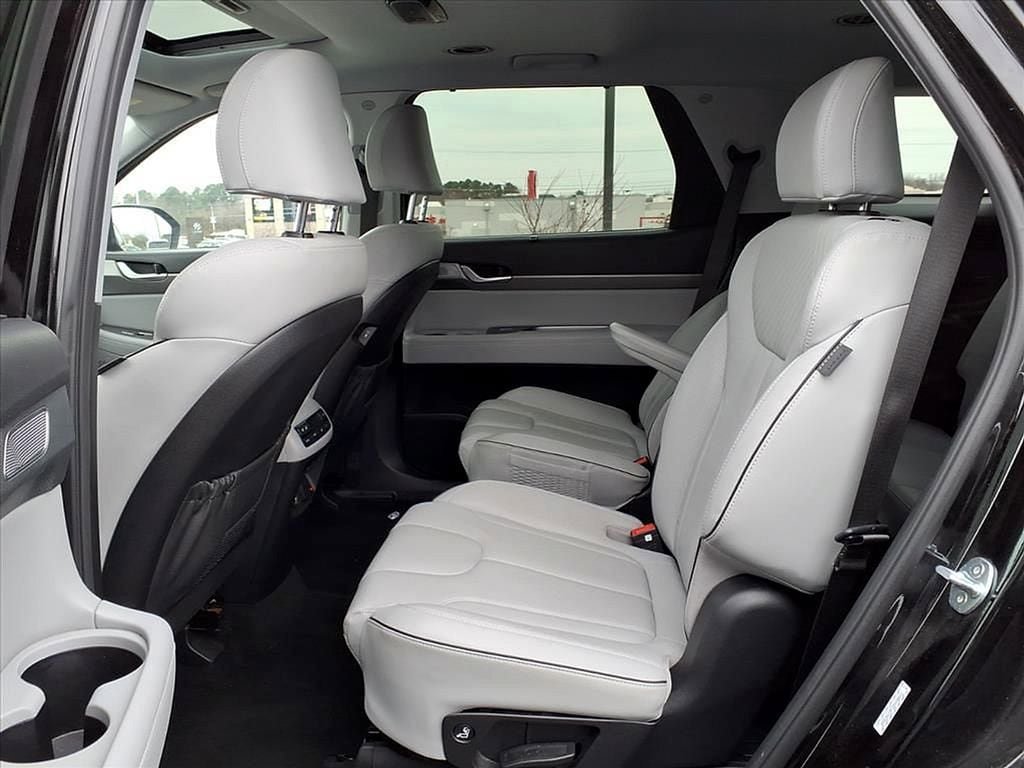Used 2024 Hyundai Palisade SEL w/ Premium Package FWD image 5