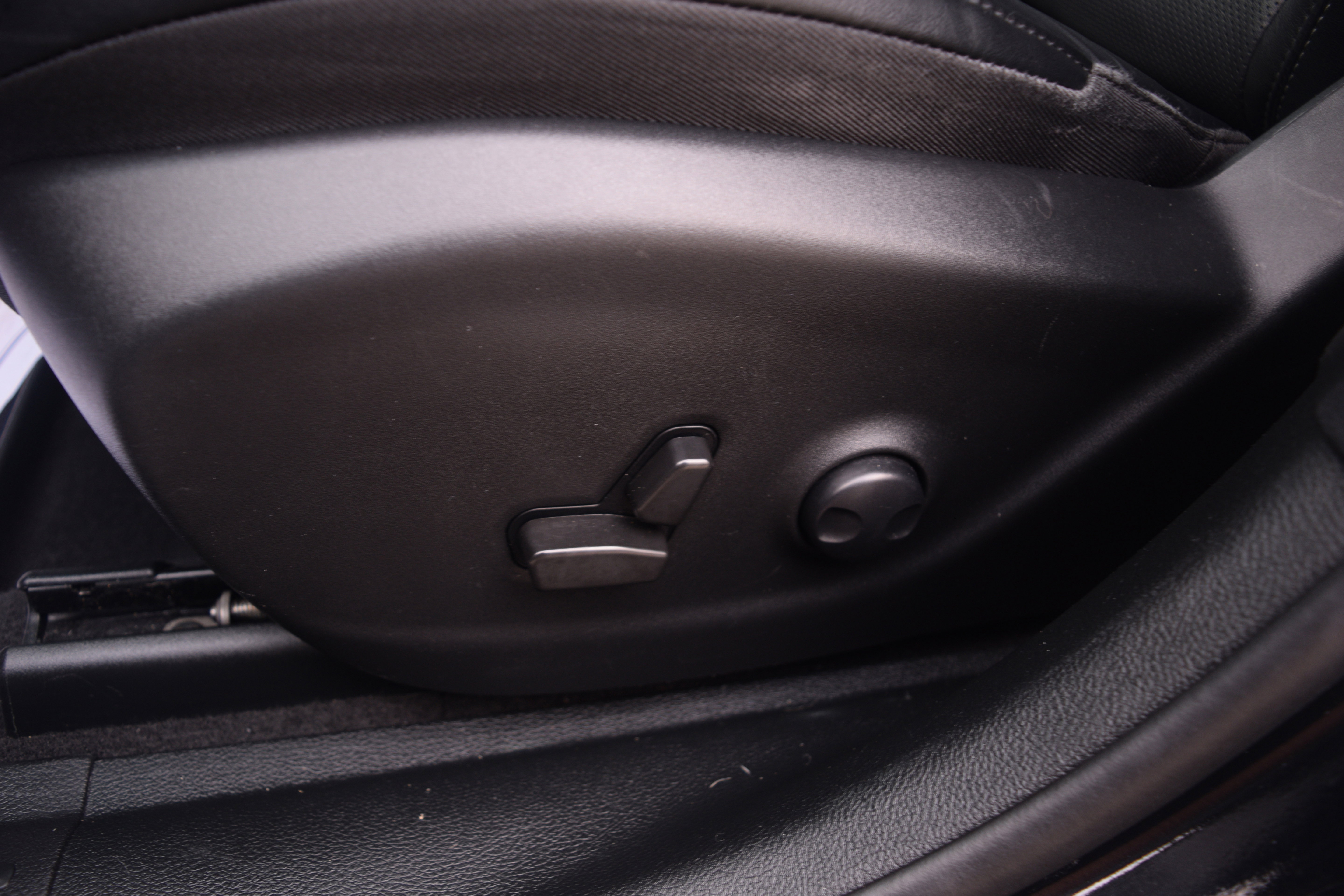 Used 2022 Jeep Cherokee Limited image 21