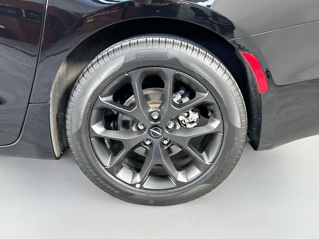 Used 2024 Chrysler Pacifica Touring-L w/ S Appearance Package FWD image 32