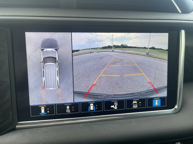 Used 2021 GMC Yukon Denali w/ Denali Premium Package image 28