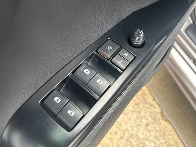 Used 2019 Toyota Camry SE w/ Sunroof Package image 10