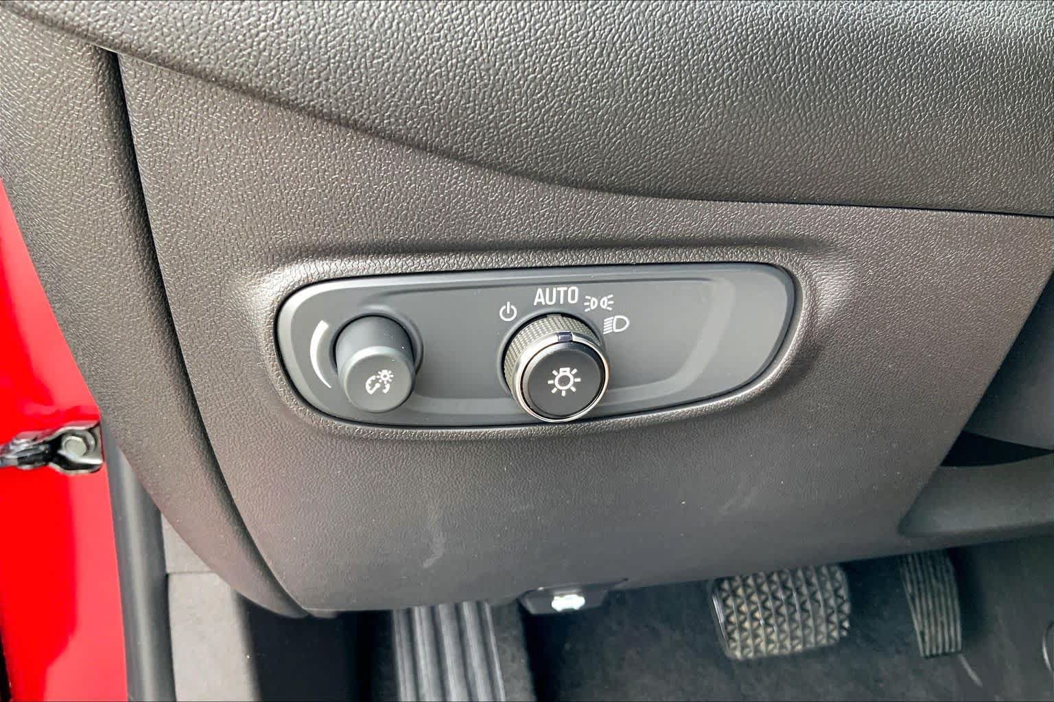 Used 2024 Chevrolet Equinox LT FWD image 30