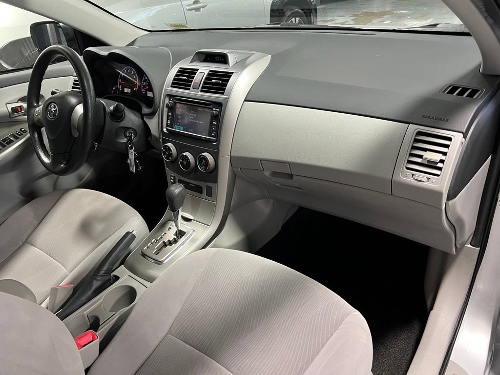 Used 2013 Toyota Corolla LE FWD image 21