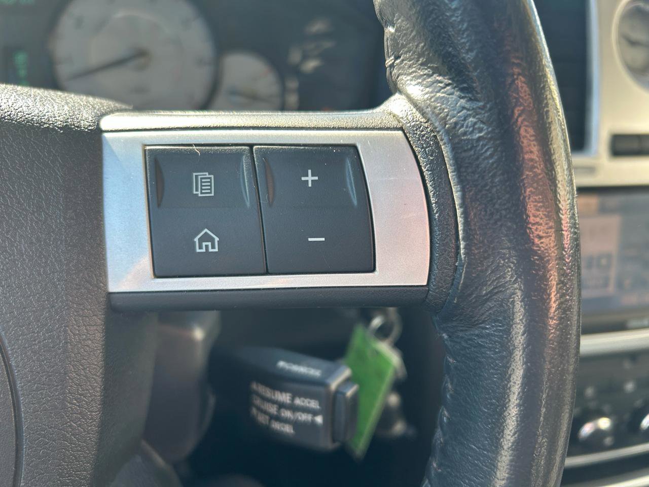 Used 2010 Chrysler 300 Touring RWD image 20