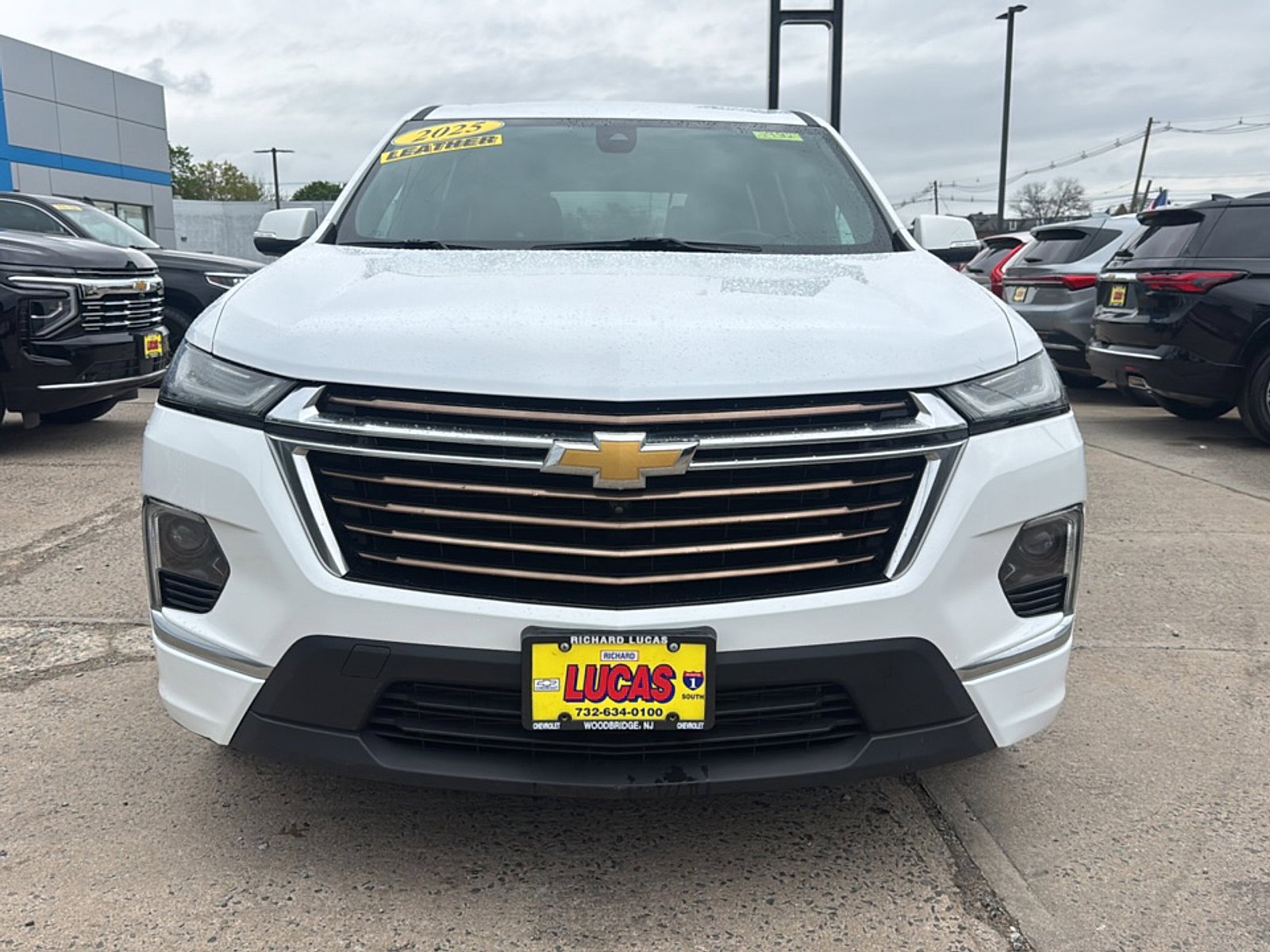 Used 2023 Chevrolet Traverse High Country FWD image 3