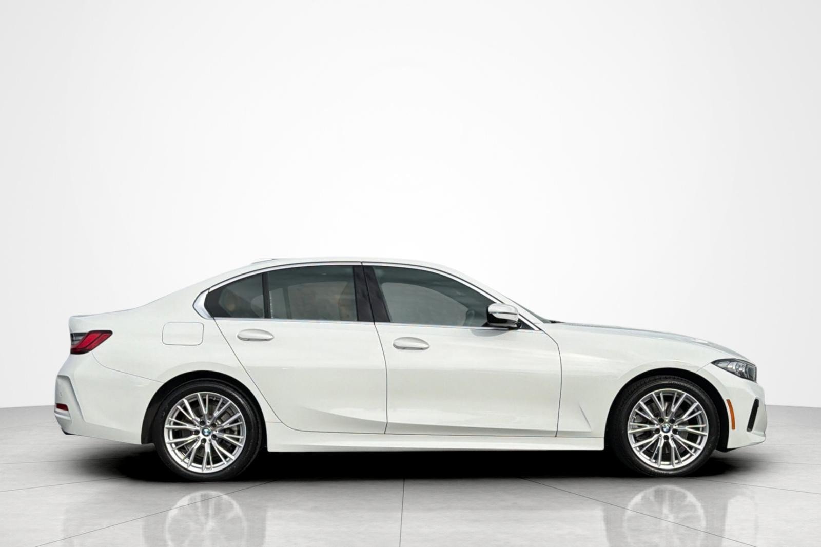 Used 2024 BMW 330i Sedan w/ Convenience Package RWD image 6