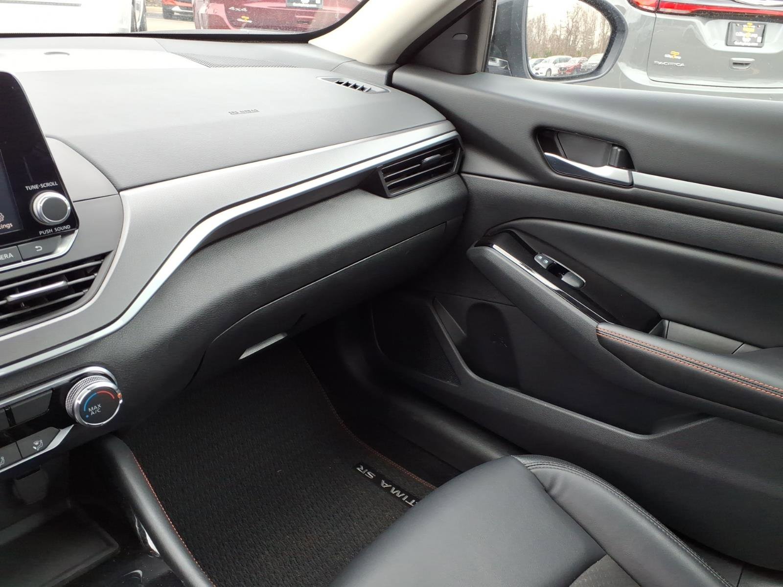 Used 2025 Nissan Altima 2.5 SR AWD/4WD image 19