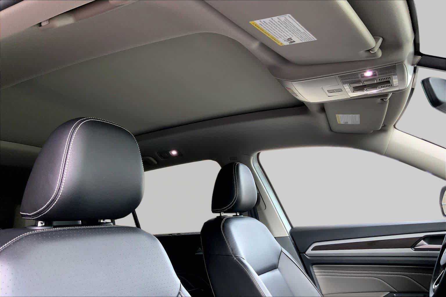 Used 2023 Volkswagen Atlas SE w/ Panoramic Sunroof Package FWD image 14
