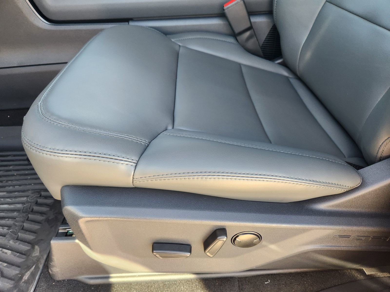 New 2026 Ford Expedition Active image 23