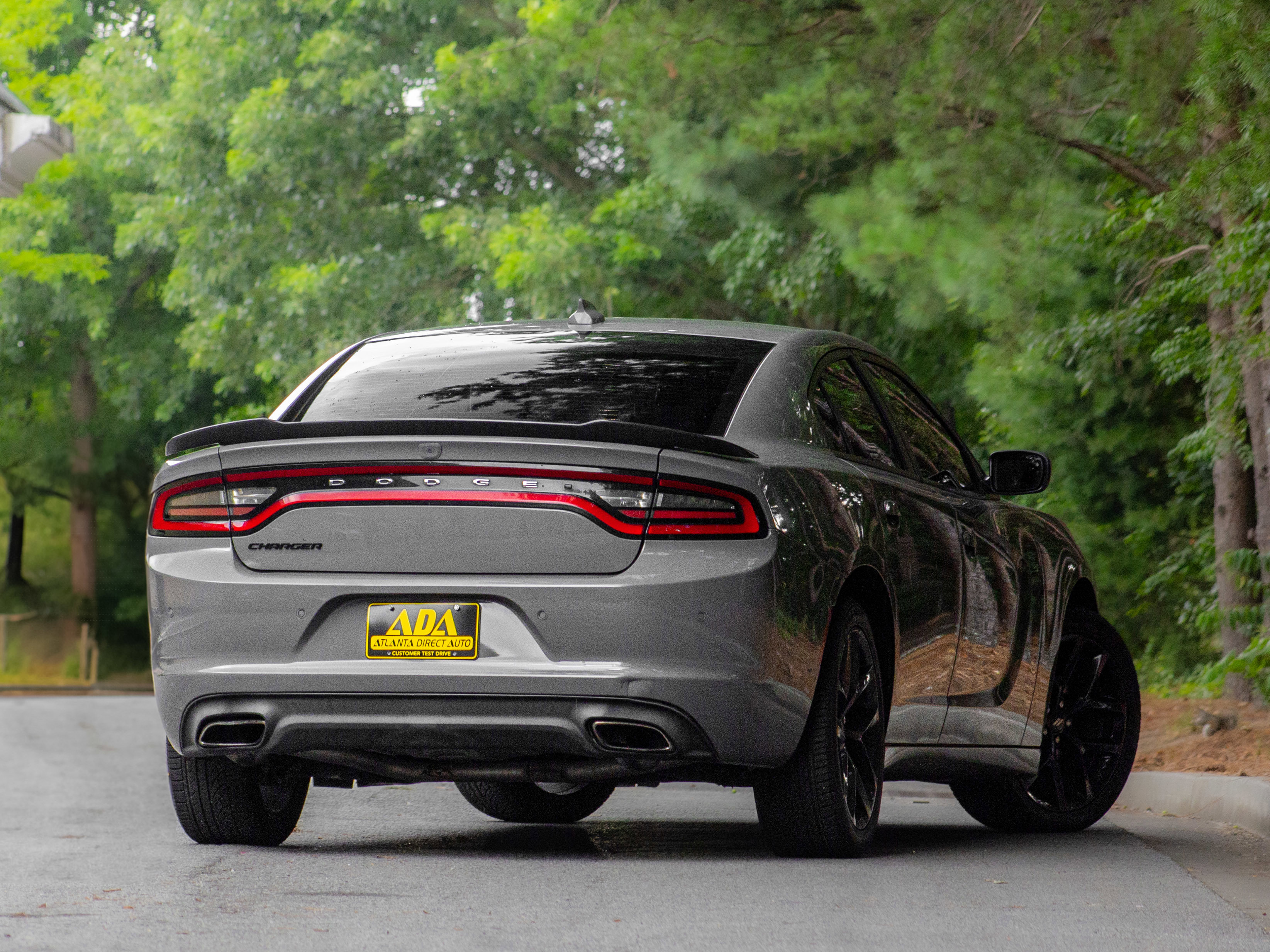 Used 2019 Dodge Charger SXT image 4