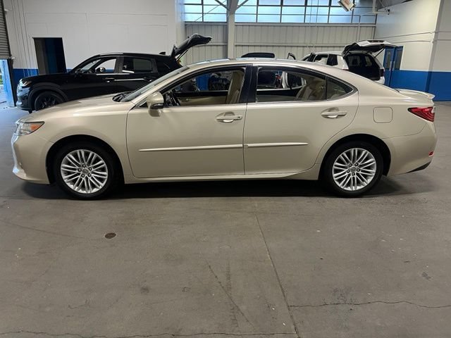 Used 2014 Lexus ES 350 w/ Luxury Package FWD image 6